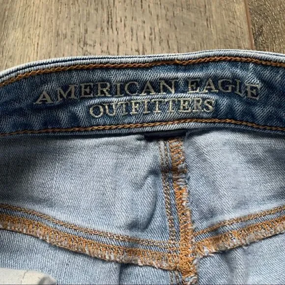 American Eagle Vintage Hi-Rise Jeans Size 2 Light Wash Distressed Ripped Holes - Picture 5 of 12